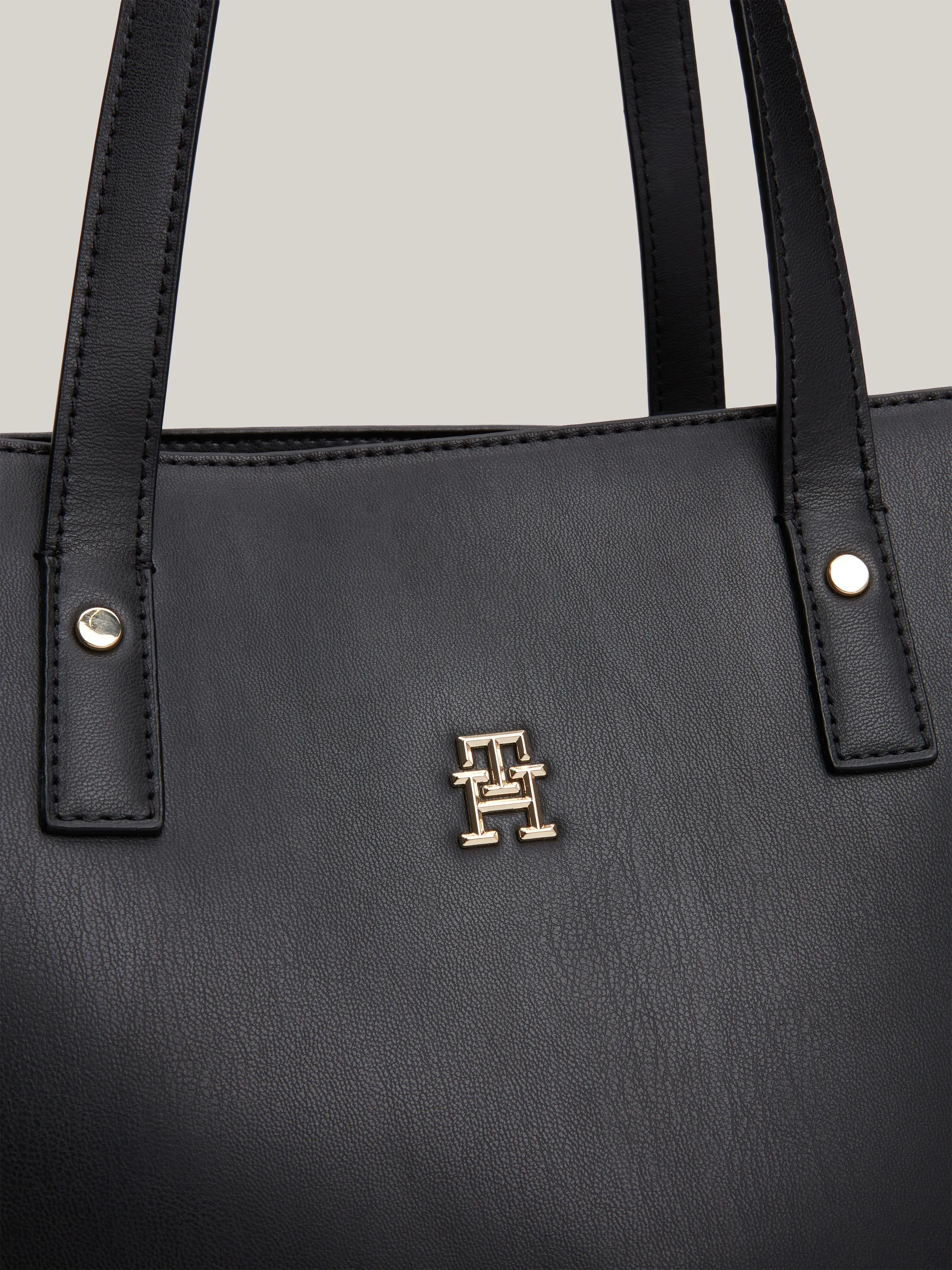 Chic TH Monogram Plaque Tote | Bags | Tommy Hilfiger